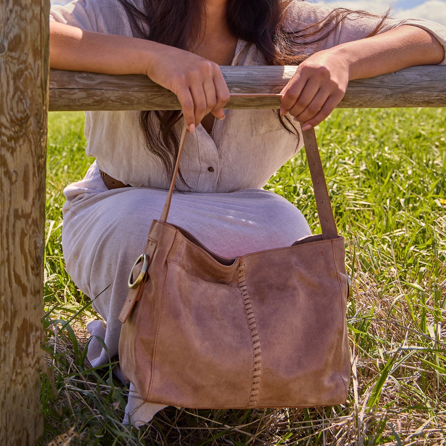 Render Shoulder Bag In Buffed Leather - Whiskey