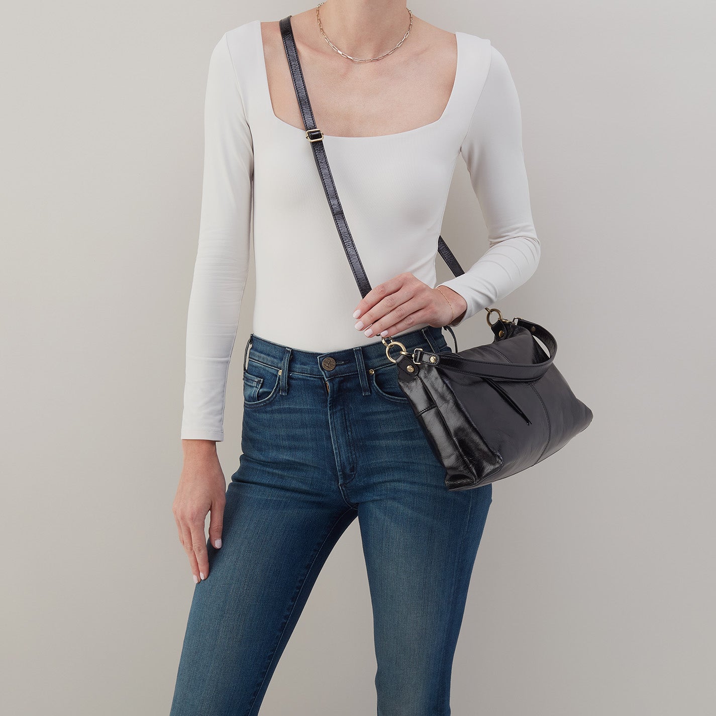 Avon Shoulder Bag in Polished Leather - Black