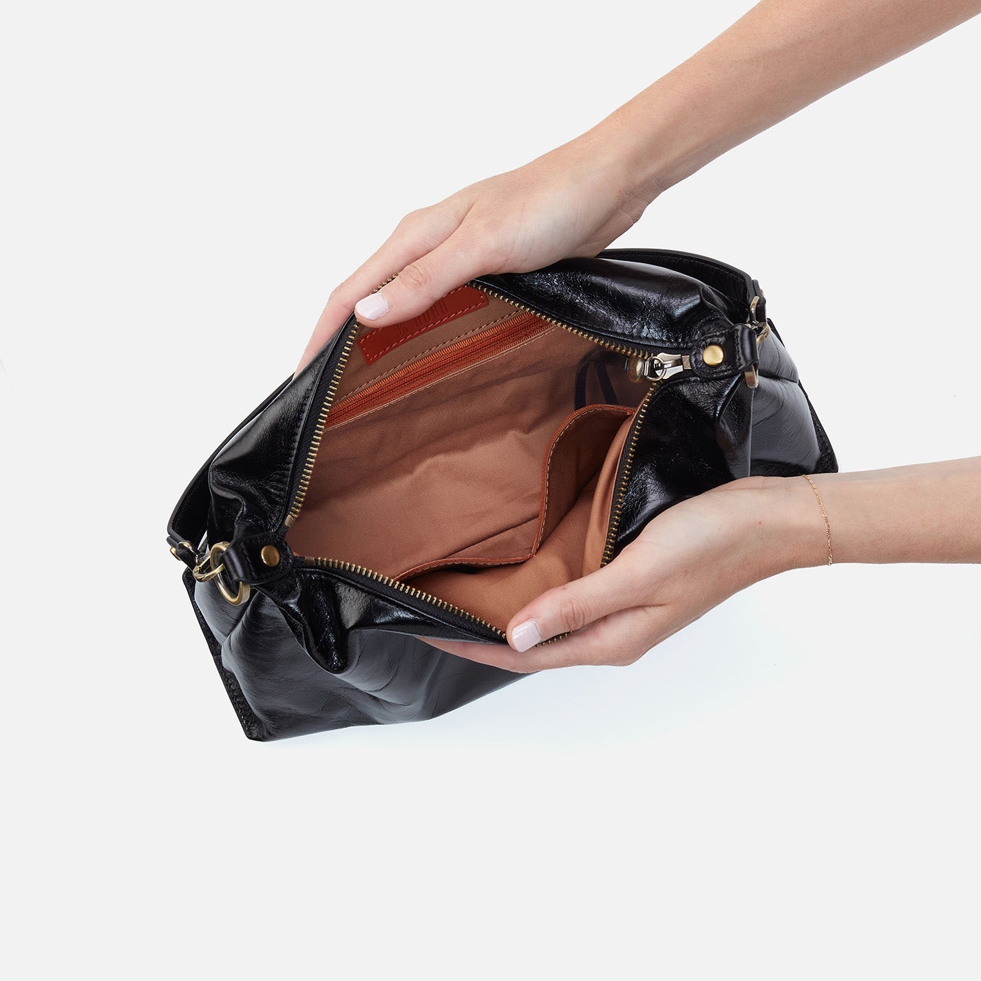 Avon Shoulder Bag in Polished Leather - Black