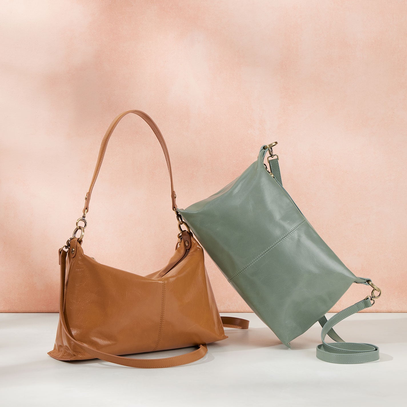 Avon Shoulder Bag In Polished Leather - Natural