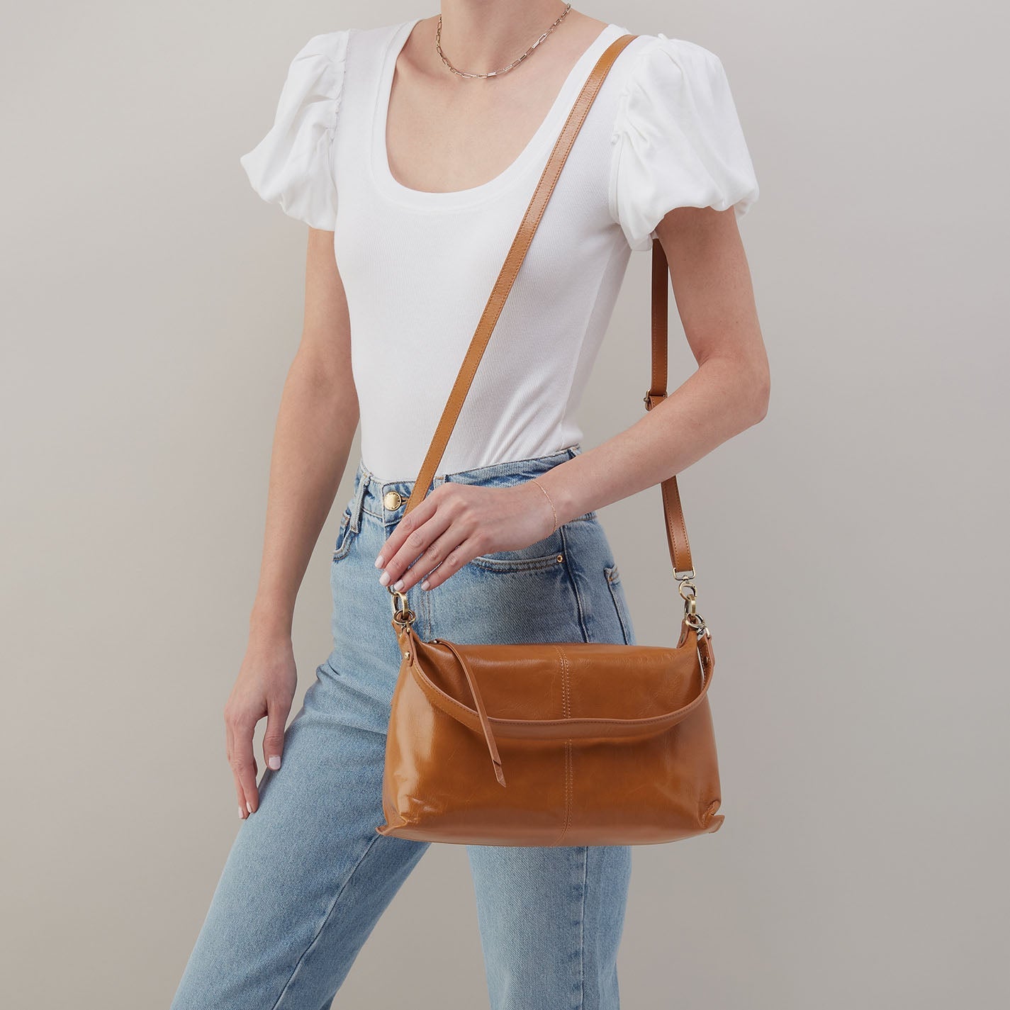 Avon Shoulder Bag In Polished Leather - Natural
