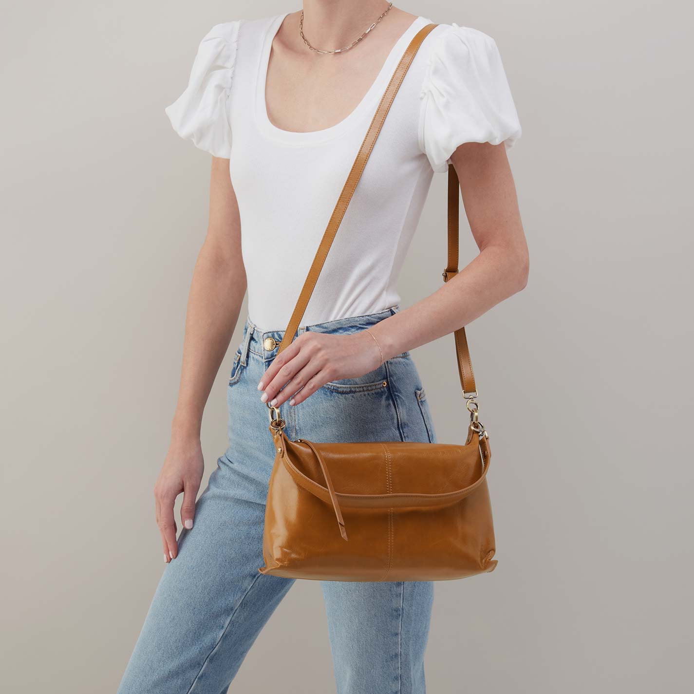 Avon Shoulder Bag in Polished Leather - Truffle